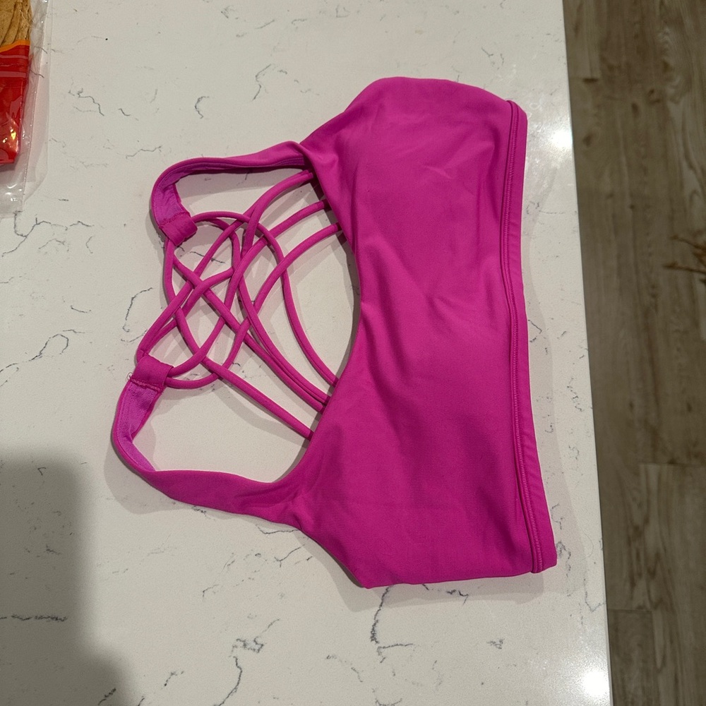 Lululemon sports bra size 8!